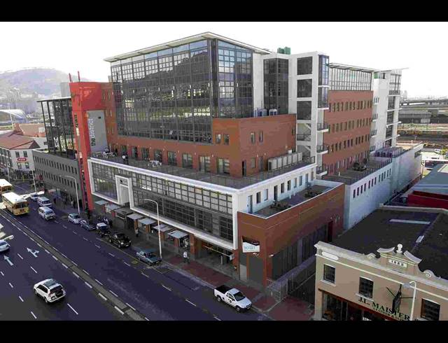 194M² OFFICE TO LET IN WOODSTOCK